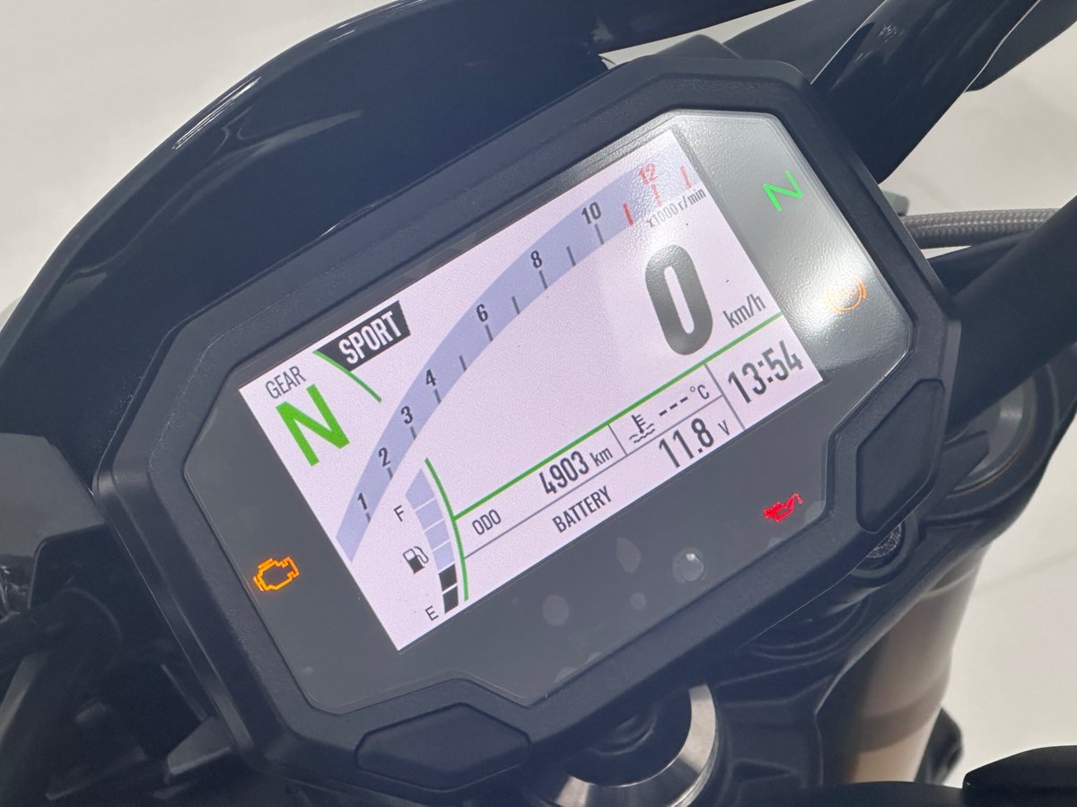 SEMINOVOS KAWASAKI Z900 R EDITION 2025